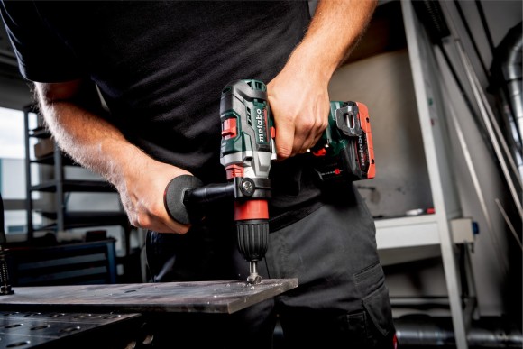 Акумуляторний шурупокрут-різьбонарізчик Metabo Metabo GB 18 LTX BL Q I 2х5.5Aг (602362660)