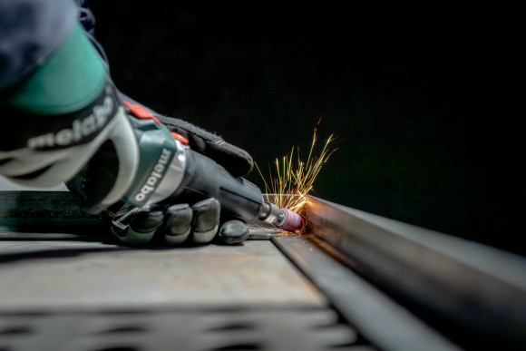 Акумуляторна прямошліфувальна машина Metabo GVB 18 LTX BL 11-28 каркас в кейсі (600826840)