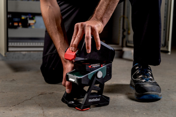 Акумуляторний прожектор Metabo BSA 12-18 LED 2000 каркас (601504850) Акумуляторний прожектор Metabo BSA 12-18 LED 2000 каркас (601504850)