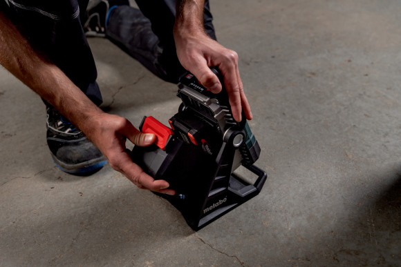 Акумуляторний прожектор Metabo BSA 18 LED 4000 каркас (601505850)