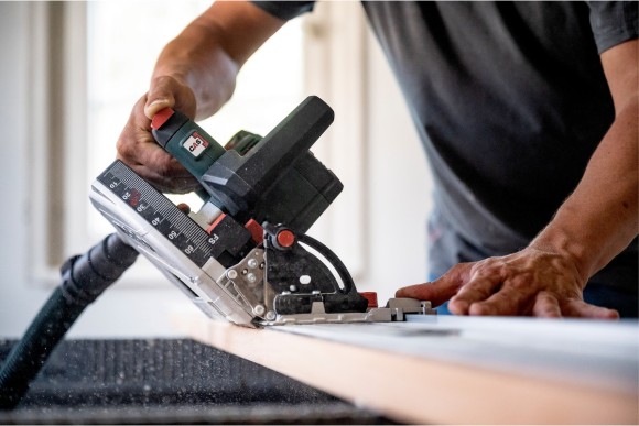 Акумуляторна занурювальна дискова пила Metabo KT 18 LTX 66 BL 2х8.0 Аг (601866810) Акумуляторна занурювальна дискова пила Metabo KT 18 LTX 66 BL 2х8.0 Аг (601866810)