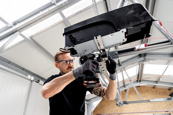 Акумуляторний ударний гайкокрут Metabo SSW 18 LT 300 BL каркас у кейсі (602398840) Акумуляторний ударний гайкокрут Metabo SSW 18 LT 300 BL каркас у кейсі (602398840)