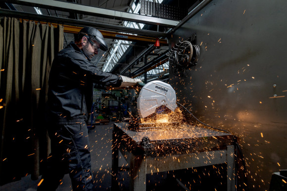 Монтажна пила Metabo CS 22-355 (601786000) Монтажна пила Metabo CS 22-355 (601786000)