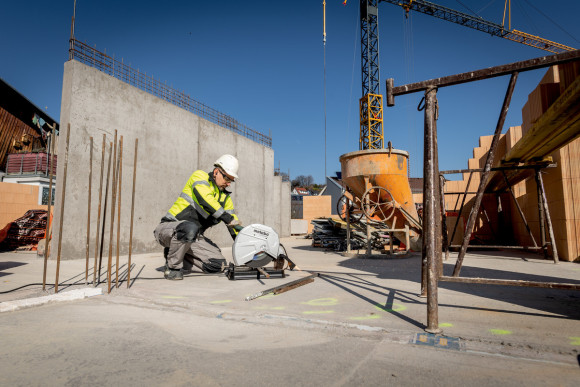 Монтажна пила Metabo CS 22-355 (601786000) Монтажна пила Metabo CS 22-355 (601786000)