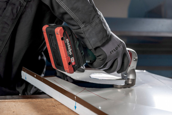 Акумуляторні листові ножиці Metabo SCV 18 LTX BL 1.6 каркас в кейсі METABOX (601615840) Акумуляторні листові ножиці Metabo SCV 18 LTX BL 1.6 каркас в кейсі METABOX (601615840)