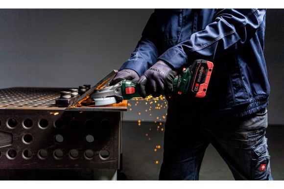 Акумуляторна болгарка з плоским корпусом редуктора Metabo WVBF 18 LTX BL 15-125 Quick, 18В, каркас (601308840) Акумуляторна болгарка з плоским корпусом редуктора Metabo WVBF 18 LTX BL 15-125 Quick, 18В, каркас (601308840)