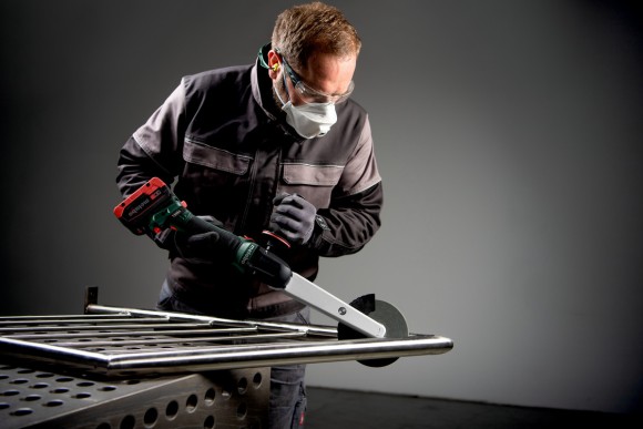 Аккумуляторная болгарка для шлифовки угловых сварных швов Metabo KNSVB 18 LTX BL 150, 18В, каркас (601765840) Аккумуляторная болгарка для шлифовки угловых сварных швов Metabo KNSVB 18 LTX BL 150, 18В, каркас (601765840)