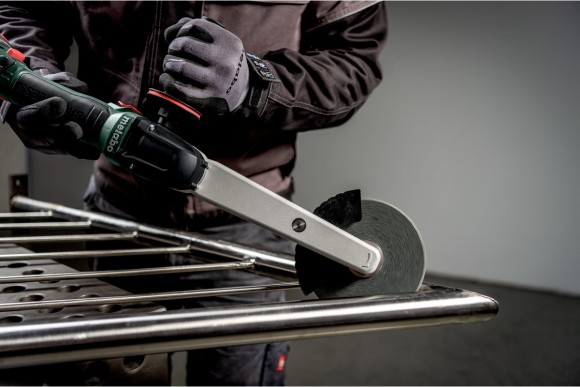 Аккумуляторная болгарка для шлифовки угловых сварных швов Metabo KNSVB 18 LTX BL 150, 18В, каркас (601765840) Аккумуляторная болгарка для шлифовки угловых сварных швов Metabo KNSVB 18 LTX BL 150, 18В, каркас (601765840)