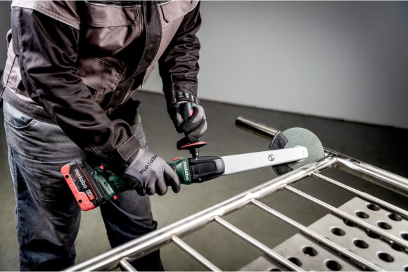 Аккумуляторная болгарка для шлифовки угловых сварных швов Metabo KNSVB 18 LTX BL 150, 18В, каркас (601765840) Аккумуляторная болгарка для шлифовки угловых сварных швов Metabo KNSVB 18 LTX BL 150, 18В, каркас (601765840)