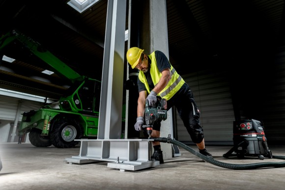 Аккумуляторный комбинированный перфоратор Metabo KH 18 LTX BL 35 Quick, 18В (600813660) Аккумуляторный комбинированный перфоратор Metabo KH 18 LTX BL 35 Quick, 18В (600813660)