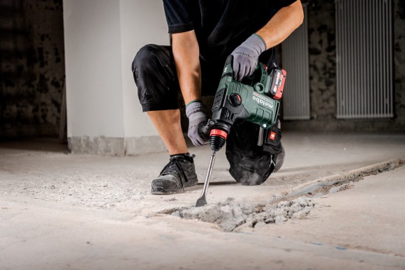 Аккумуляторный комбинированный перфоратор Metabo KH 18 LTX BL 35 Quick, 18В (600813660) Аккумуляторный комбинированный перфоратор Metabo KH 18 LTX BL 35 Quick, 18В (600813660)