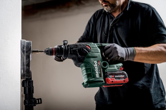 Аккумуляторный комбинированный перфоратор Metabo KH 18 LTX BL 35 Quick, 18В (600813660) Аккумуляторный комбинированный перфоратор Metabo KH 18 LTX BL 35 Quick, 18В (600813660)
