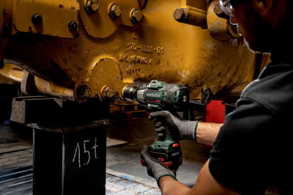 Акумуляторний ударний гайкокрут SSW 18 LTX 1750 BL 2х5.5 Аг (602402660)