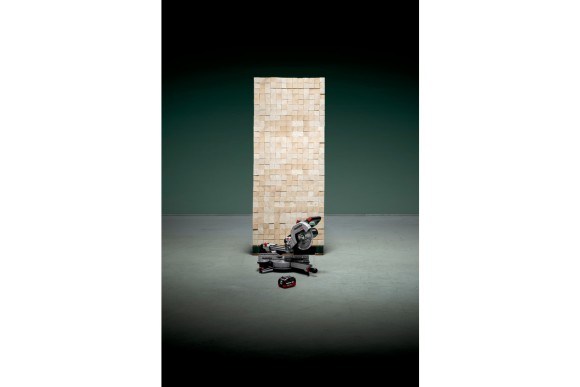 Акумуляторна торцювальна пила з протяжкою Metabo KGS 18 LTX BL 216 2х5.2 Аг (614216650) Акумуляторна торцювальна пила з протяжкою Metabo KGS 18 LTX BL 216 2х5.2 Аг (614216650)