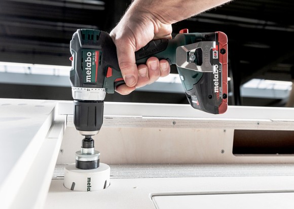 Аккумуляторная дрель-шуруповерт Metabo BS 18 L BL (613155800) Аккумуляторная дрель-шуруповерт Metabo BS 18 L BL (613155800)