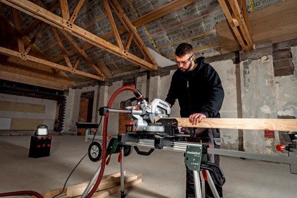 Торцювальна пила Metabo KGS 254 M + диск (613254900)