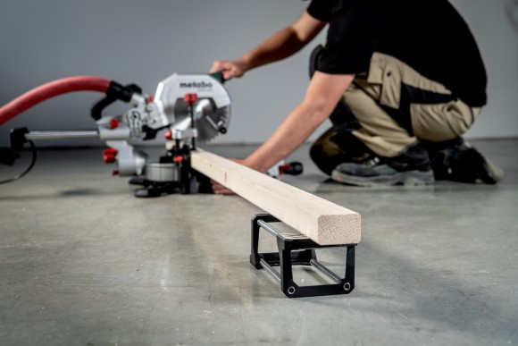 Торцювальна пила Metabo KGS 305 M + диск (613305900) Торцювальна пила Metabo KGS 305 M + диск (613305900)