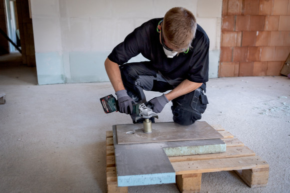 Акумуляторна болгарка Metabo W 18 L BL 9-125 2х4.0 Аг (602374510) Акумуляторна болгарка Metabo W 18 L BL 9-125 2х4.0 Аг (602374510)