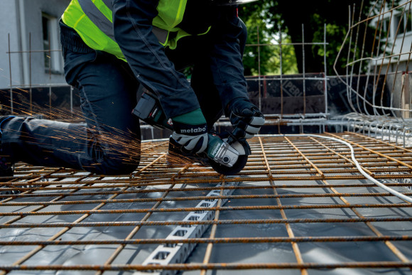 Акумуляторна болгарка Metabo W 18 L BL 9-125 каркас (602374850) Акумуляторна болгарка Metabo W 18 L BL 9-125 каркас (602374850)