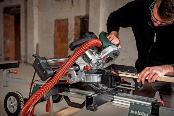 Торцювальна пила з протяжкою Metabo KGS 216 M New (613216000)