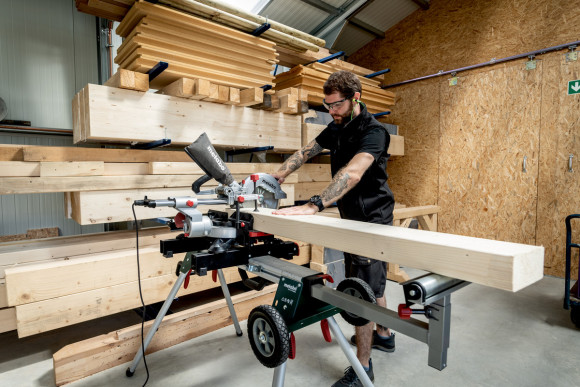 Торцювальна пила з тяговою функцією Metabo KGS 254 M (602540000)