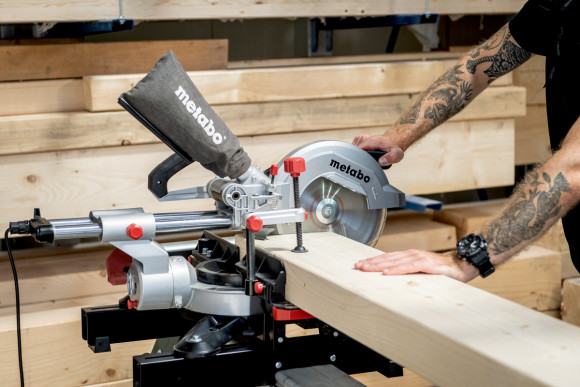 Торцювальна пила з тяговою функцією Metabo KGS 254 M (602540000)