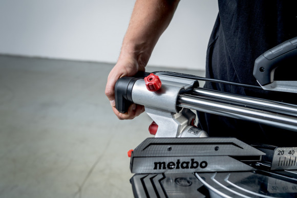 Торцювальна пила з протяжкою Metabo KGS 305 M New (613305000)