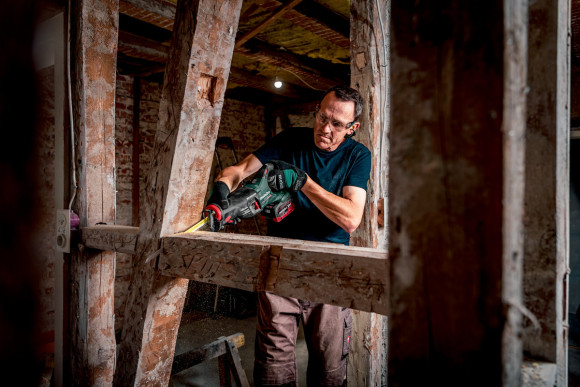 Акумуляторна шабельна пила Metabo SSEP 18 LT BL, 18В, каркас (601617850) Акумуляторна шабельна пила Metabo SSEP 18 LT BL, 18В, каркас (601617850)