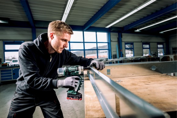 Акумуляторний заклепочник Metabo NP 18 LTX BL 5.0 2*2.0 Ач (619002500)