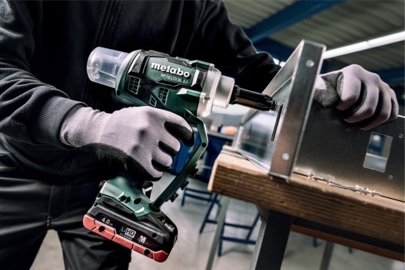 Акумуляторний заклепочник Metabo NP 18 LTX BL 5.0 2*2.0 Ач (619002500)