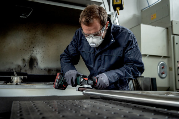 Акумуляторна болгарка Metabo WVB 18 LT BL 11-125 Quick Inox каркас (613091850)