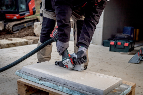 Акумуляторна болгарка Metabo WVB 18 LT BL 11-125 Quick каркас в кейсі (613057840)