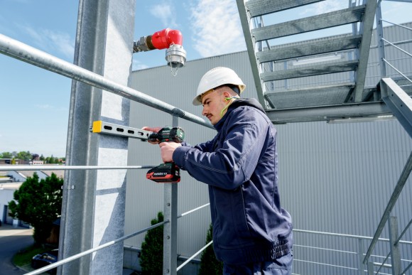 Акумуляторний ударний гайковерт Metabo SSW 18 LTX 550 BL (602404800) Акумуляторний ударний гайковерт Metabo SSW 18 LTX 550 BL (602404800)