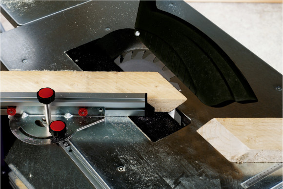 Настільна циркулярна пила Metabo TKHS 315 C-2.0 WNB (103152000)