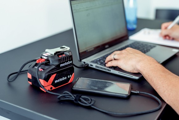 Кишеньковий зарядний пристрій Metabo PC 18-65 (600409000) Кишеньковий зарядний пристрій Metabo PC 18-65 (600409000)