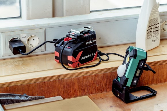 Кишеньковий зарядний пристрій Metabo PC 18-65 (600409000) Кишеньковий зарядний пристрій Metabo PC 18-65 (600409000)