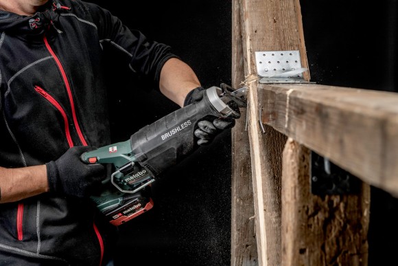 Акумуляторна шабельна пилка Metabo SSEP 18 LTX BL MVT, каркас в кейсі (602258840) Акумуляторна шабельна пилка Metabo SSEP 18 LTX BL MVT, каркас в кейсі (602258840)