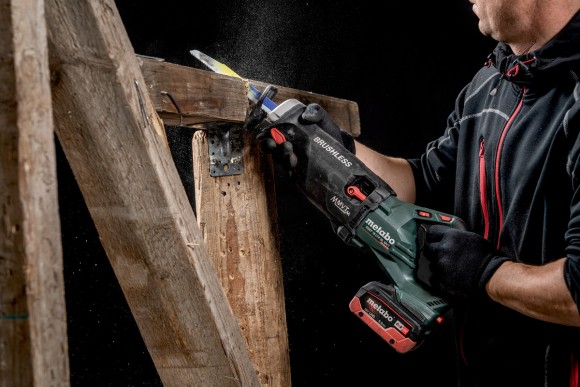 Акумуляторна шабельна пилка Metabo SSEP 18 LTX BL MVT, каркас в кейсі (602258840) Акумуляторна шабельна пилка Metabo SSEP 18 LTX BL MVT, каркас в кейсі (602258840)
